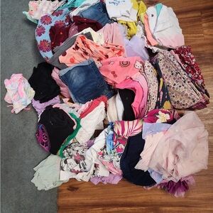Girls Clothing 5T mystery bundle of 20 Pieces